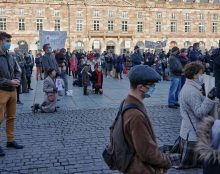 Le Tribunal administratif de Paris estime à son tour que prier sur la voie publique dans le cadre d’une manifestation est parfaitement légal