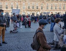 Le Tribunal administratif de Paris estime à son tour que prier sur la voie publique dans le cadre d’une manifestation est parfaitement légal