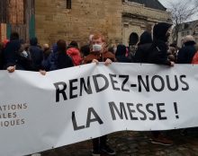 Retour sur les manifestations de dimanche pour le retour des messes publiques
