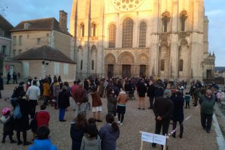 Environ 250 personnes manifestent à Chartres pour la messe