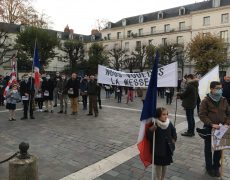 Tours : 400 personnes chantent, prient, récitent le chapelet pour le retour des messes