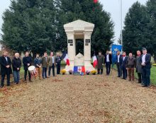 11 novembre : des Orléanais ont rendu un hommage public à nos soldats sur le parvis de la cathédrale