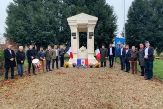 11 novembre : des Orléanais ont rendu un hommage public à nos soldats sur le parvis de la cathédrale