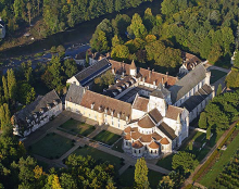Un grand signe est apparu dans le Ciel, et il est visible de la terre… depuis Fontgombault