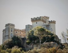 Provence : le château de La Barben, un nouveau lieu de spectacles et d’animations dans un cadre naturel