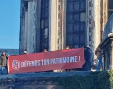 Des militants ont installé une banderole sur le toit de la chapelle Saint-Joseph à Lille, pour s’opposer à sa destruction