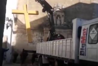 Espagne : destruction d’une croix devant un couvent