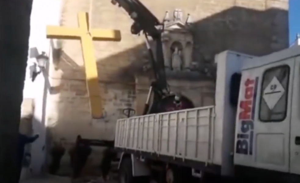 Espagne : destruction d’une croix devant un couvent