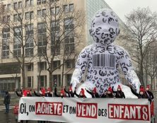 Action « Bébé sur commande » de La Manif Pour Tous dans toute la France