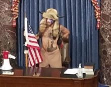 Des images du prétendu assaut du Capitole viennent contredire le récit officiel