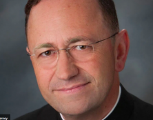 Un prêtre demande la rapide réouverture des frontières