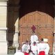 Messe des Rameaux à Saint-Germain-en-Laye devant l’église de l’hôpital toujours fermée à clé
