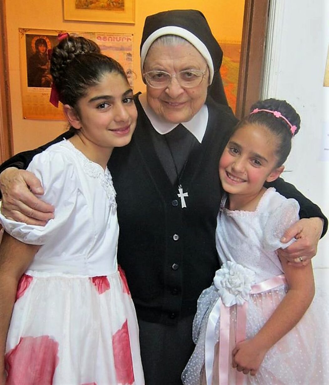 Sœur Arousiag, au cœur de la jeunesse d’Arménie
