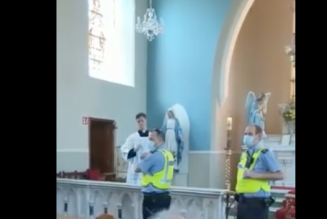 Messes interdites en Irlande : la police expulse des fidèles d’une église