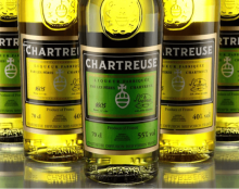 Chartreuse verte ou jaune ? Quelles différences et comment choisir ?