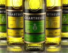 Chartreuse verte ou jaune ? Quelles différences et comment choisir ?