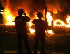 Chronique du délitement. Et des émeutes. Et de la grogne dans les Armées