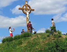 Nouvelle pose d’un calvaire en Bretagne