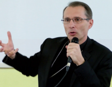 Mgr Brouwet demande aux prêtres de célébrer une messe de réparation