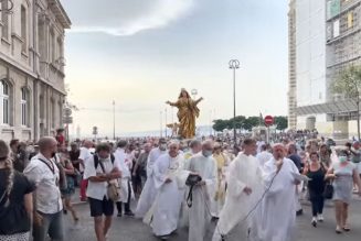 Assomption : les Marseillais à la rencontre de la Vierge Marie dans les rues du Panier