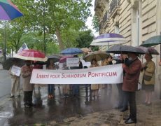 Quatrième manifestation pacifique devant la nonciature apostolique en France