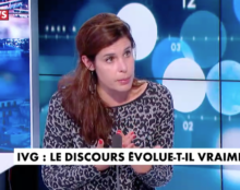 En France, il est interdit de débattre de l’avortement. Sauf sur CNews.