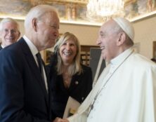 Le pape François a-t-il vraiment dit que Joe Biden était un bon catholique et qu’il devait continuer à recevoir la communion ?