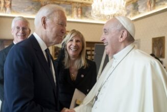 Le pape François a-t-il vraiment dit que Joe Biden était un bon catholique et qu’il devait continuer à recevoir la communion ?