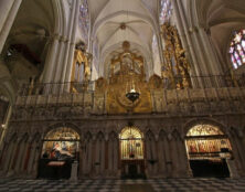 Un clip vidéo très évocateur sur le plan sexuel a été tourné dans le sanctuaire de la cathédrale de Tolède en Espagne