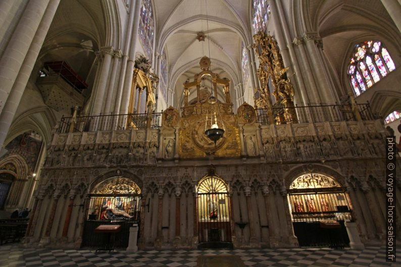 Un clip vidéo très évocateur sur le plan sexuel a été tourné dans le sanctuaire de la cathédrale de Tolède en Espagne