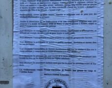“Brûle l’usine à fachos” sur la cathédrale de Poitiers