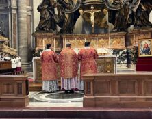 10e pèlerinage international Populus Summorum Pontificum : Messe à l’Autel de la Chaire à Saint Pierre de Rome