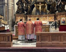 10e pèlerinage international Populus Summorum Pontificum : Messe à l’Autel de la Chaire à Saint Pierre de Rome