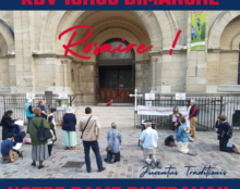 Poursuite du Rosaire devant l’église Notre-Dame du Travail à Paris 14e pour le retour de la messe traditionnelle