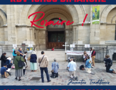 Poursuite du Rosaire devant l’église Notre-Dame du Travail à Paris 14e pour le retour de la messe traditionnelle