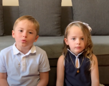 Nathanaël et Béthany expriment leur désarroi quant à la suppression prochaine de la messe traditionnelle à Grenoble