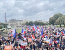 Manifestations contre le pass sanitaire pour le douzième samedi consécutif, à Paris et dans de nombreuses villes de France