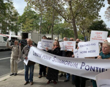 12e manifestation devant la nonciature