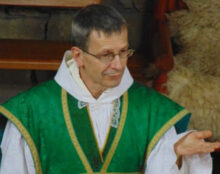 En réalité, la liturgie traditionnelle exprime la lex orandi du rite romain par chaque geste et chaque phrase