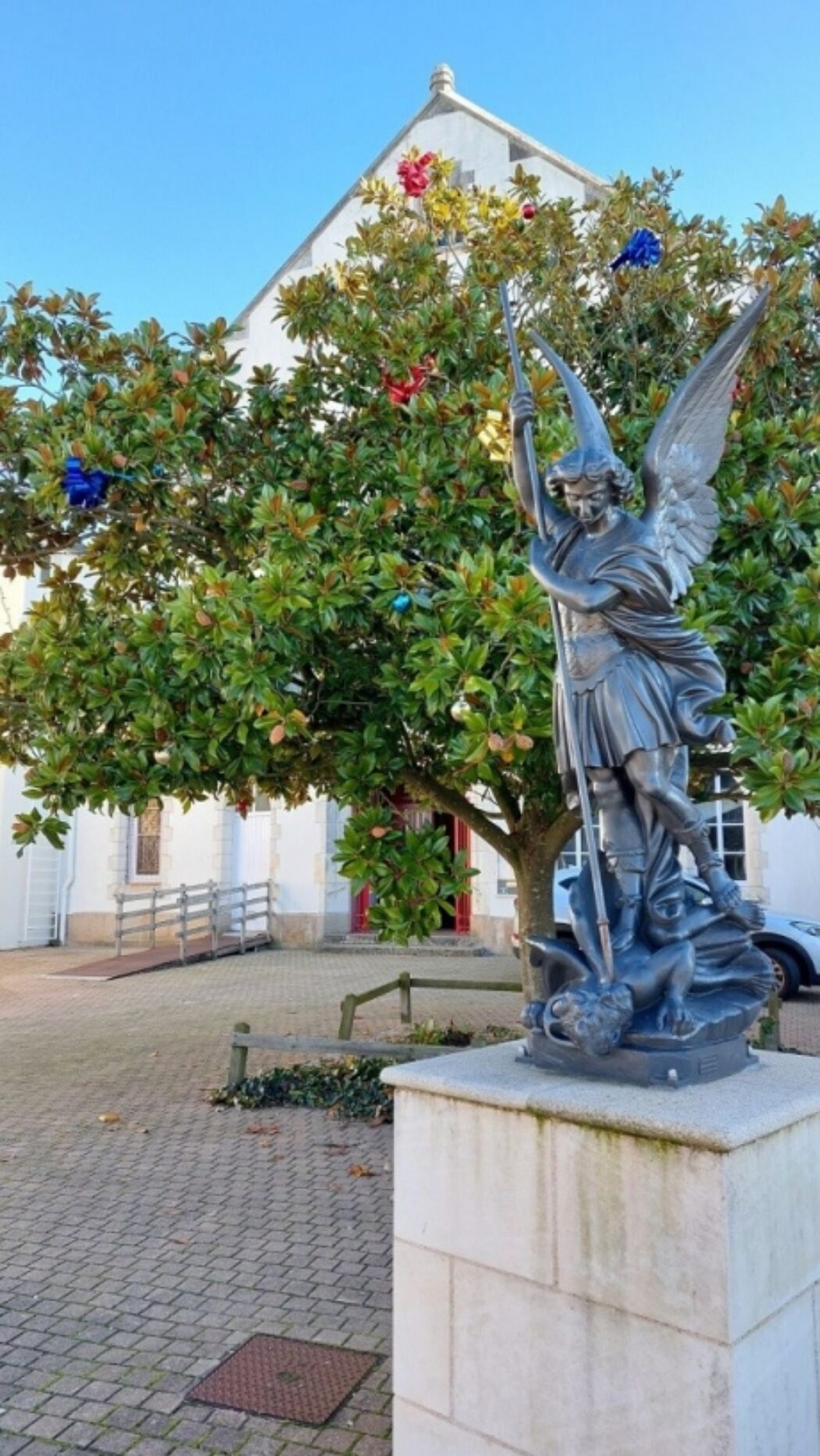 Sables d’Olonne : la Cour administrative d’appel de Nantes confirme le retrait de la statue de Saint-Michel