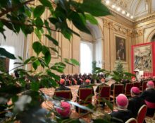 François : Chaque fois que nous confondons communion et uniformité, nous affaiblissons et réduisons au silence la force vivifiante de l’Esprit Saint