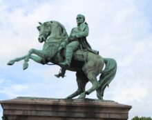 Statue de Napoléon à Rouen : le bon sens populaire et patriote l’emporte !