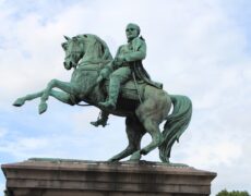 Statue de Napoléon à Rouen : le bon sens populaire et patriote l’emporte !