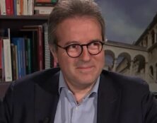 Faut-il maintenir les soins gratuits pour les immigrés clandestins ?