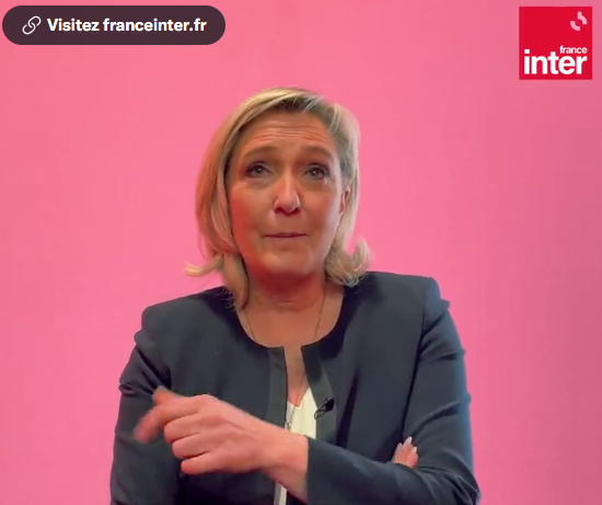 Est-il interdit de montrer Marine Le Pen souriante ?