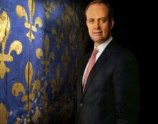 Avec ce quinquennat, on observe un glissement institutionnel, vers des privations de libertés individuelles et publiques