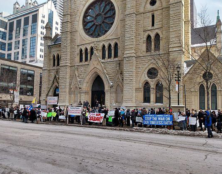 De Paris à Chicago : manifestations pour le maintien de la messe traditionnelle