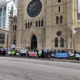 De Paris à Chicago : manifestations pour le maintien de la messe traditionnelle