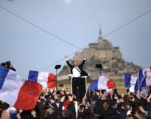 Eric Zemmour au Mont-Saint-Michel : “Défendez-nous dans le combat”