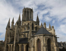 Inscriptions satanistes sur la cathédrale Notre-Dame de Coutances